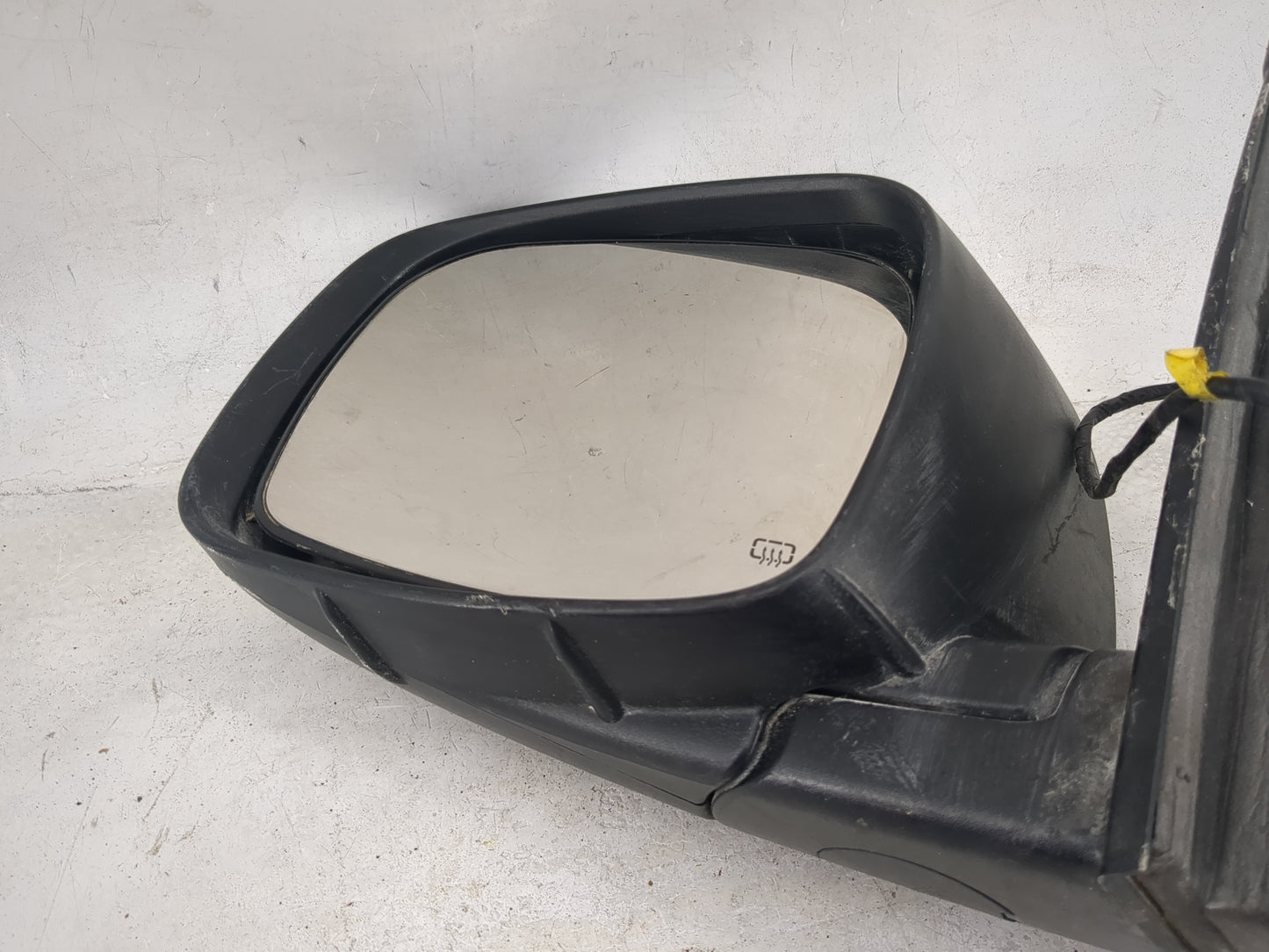 2016 Chrysler Town and Country Driver Side View Mirror - Left Door Mirror OEM Used - Oemusedautoparts1.com