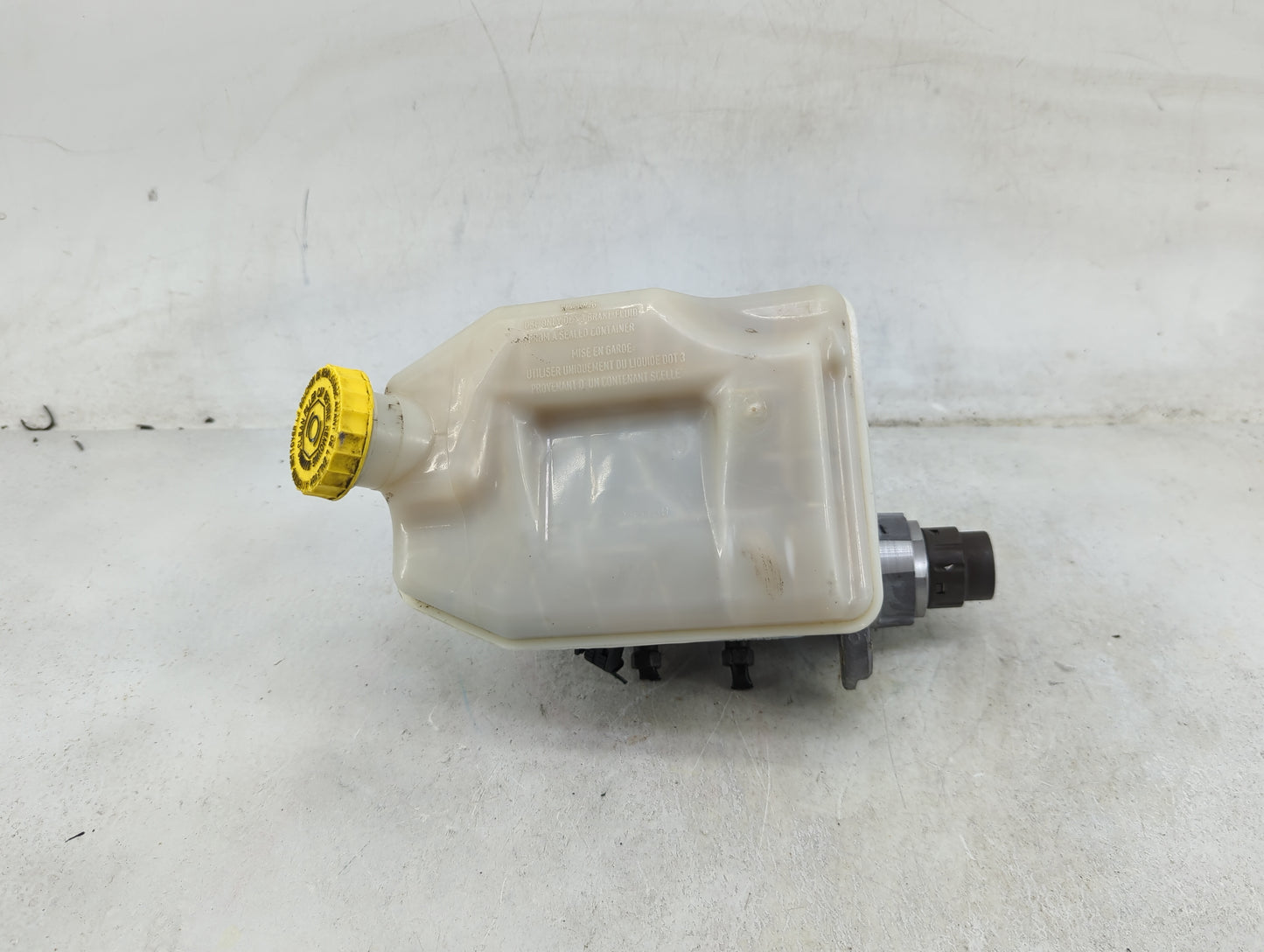Chrysler Town And Country Brake Master Cylinder 1490347 - Oemusedautoparts1.com