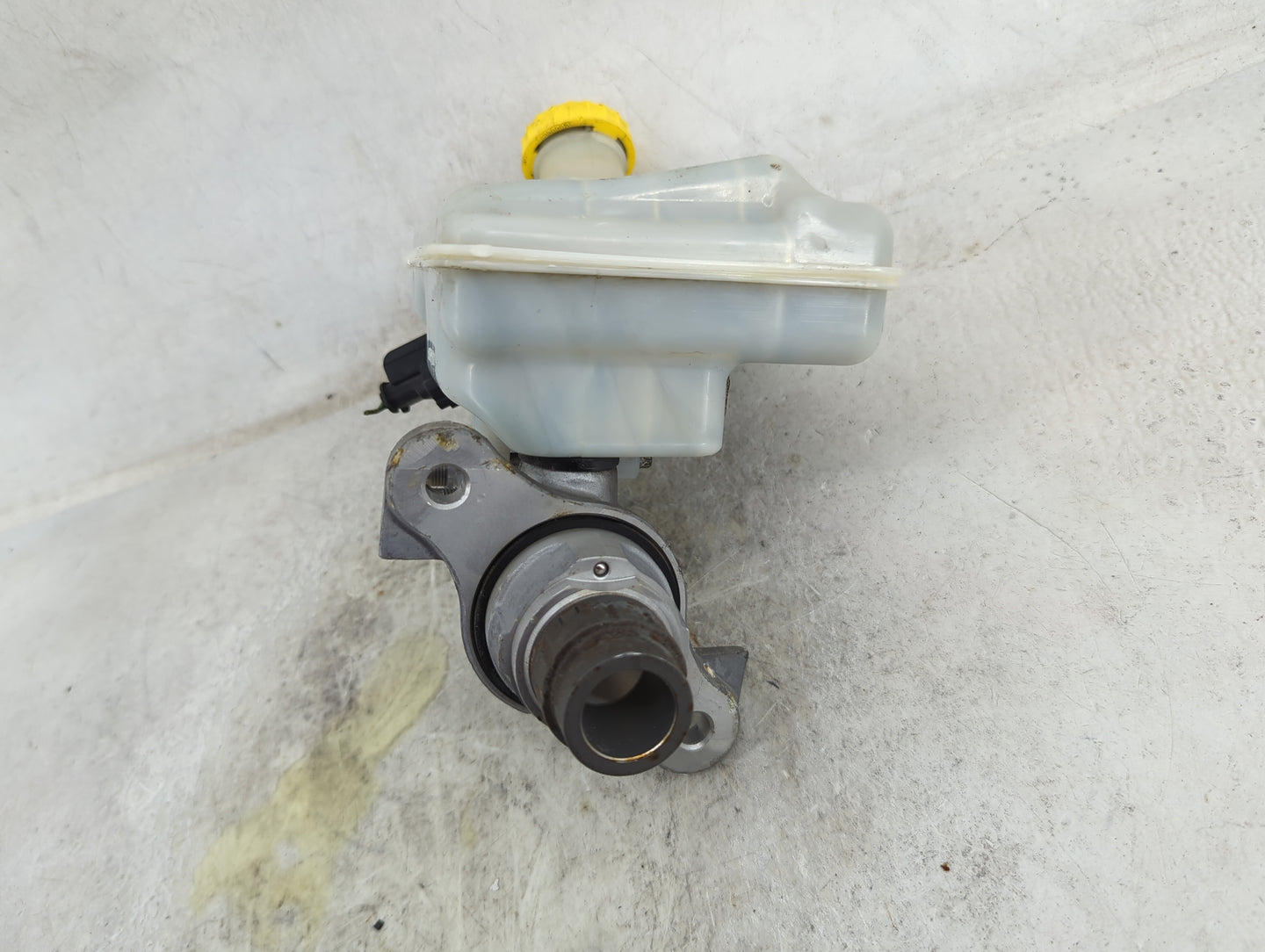 Chrysler Town And Country Brake Master Cylinder 1490778 - Oemusedautoparts1.com