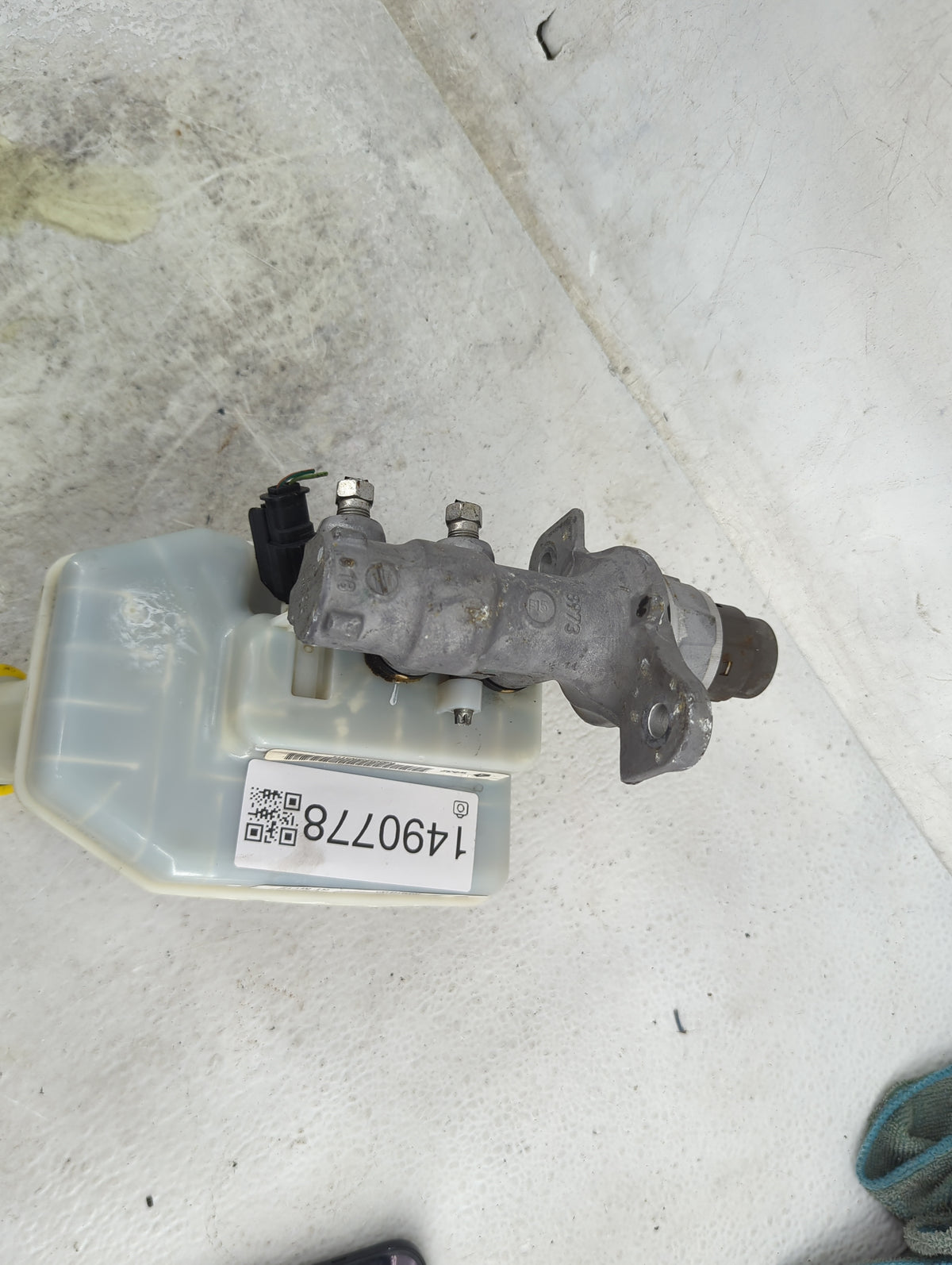 Chrysler Town And Country Brake Master Cylinder 1490778 - Oemusedautoparts1.com