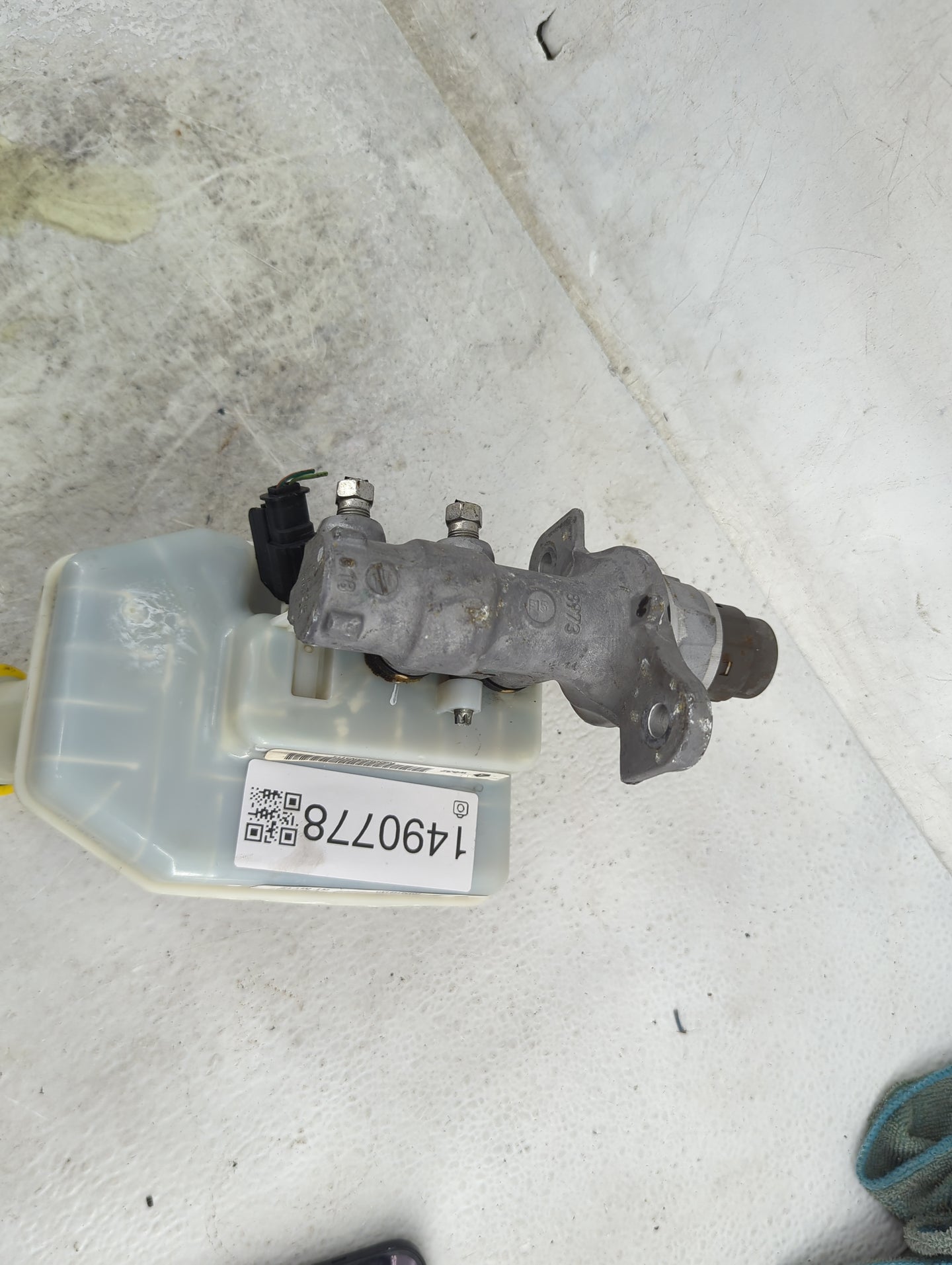 Chrysler Town And Country Brake Master Cylinder 1490778 - Oemusedautoparts1.com