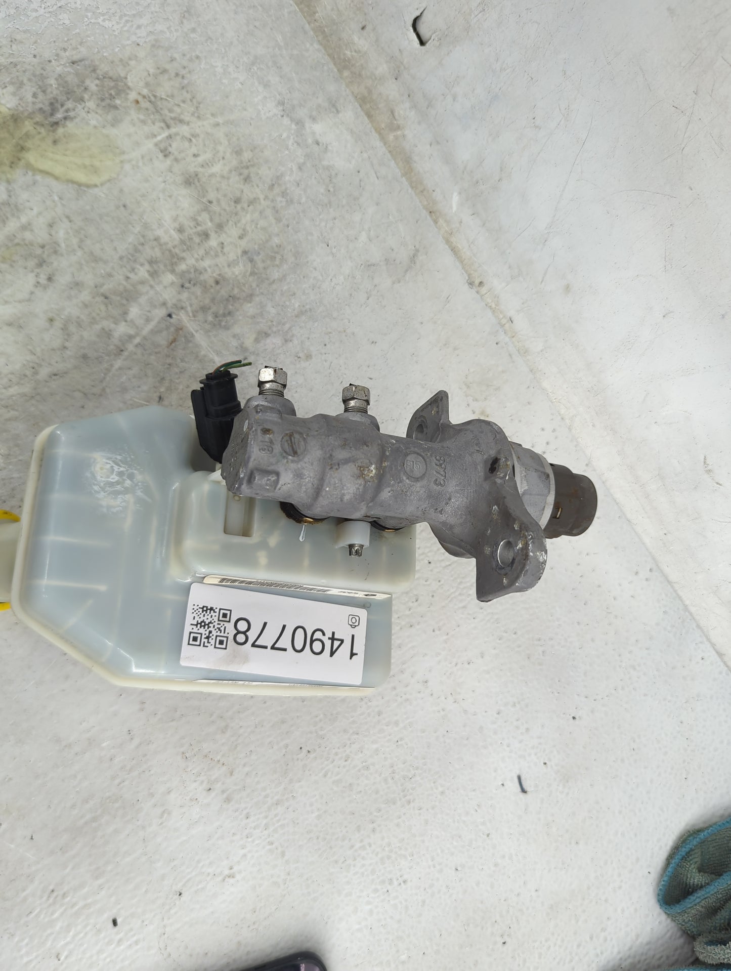 Chrysler Town And Country Brake Master Cylinder 1490778 - Oemusedautoparts1.com