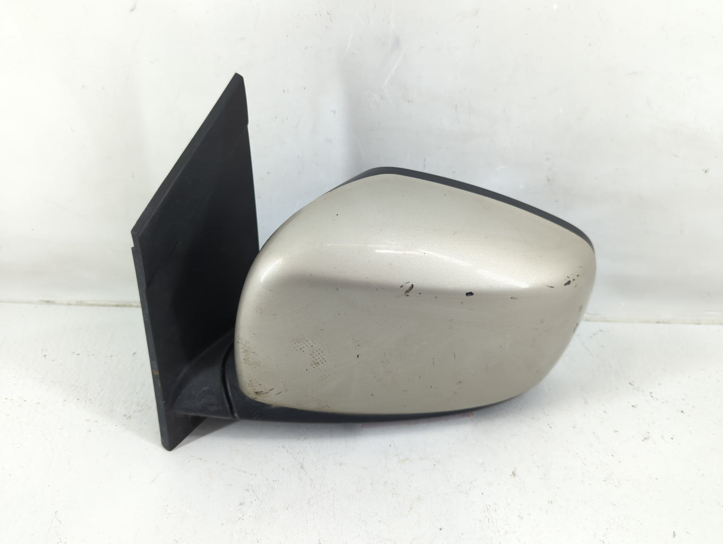 2011-2016 Chrysler Town & Country Driver Side View Mirror - Left Door Mirror OEM Used - Oemusedautoparts1.com