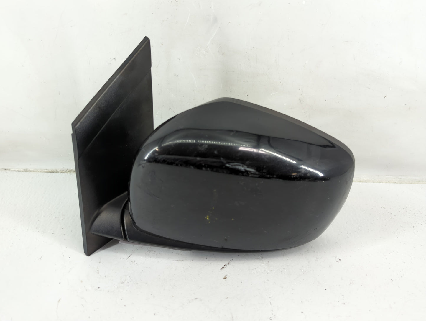2011-2016 Chrysler Town & Country Driver Side View Mirror - Left Door Mirror OEM Used - Oemusedautoparts1.com