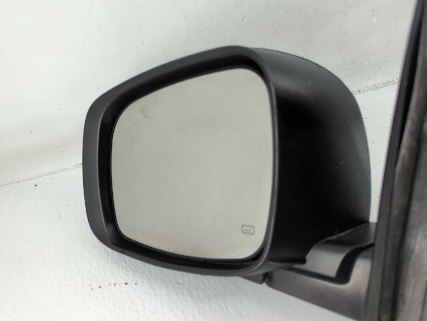 2011-2016 Chrysler Town & Country Driver Side View Mirror - Left Door Mirror OEM Used - Oemusedautoparts1.com