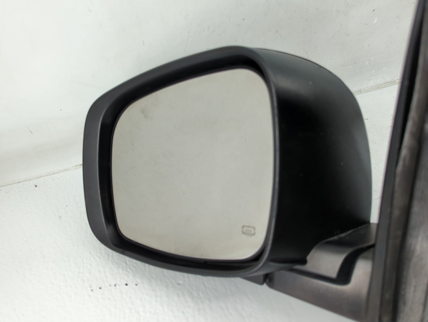 2011-2016 Chrysler Town & Country Driver Side View Mirror - Left Door Mirror OEM Used - Oemusedautoparts1.com