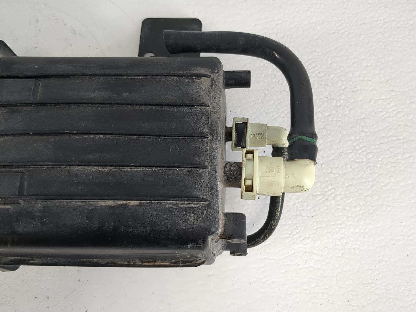 2016 Chrysler Town & Country Fuel Vapor Charcoal Canister 1161809 - Oemusedautoparts1.com