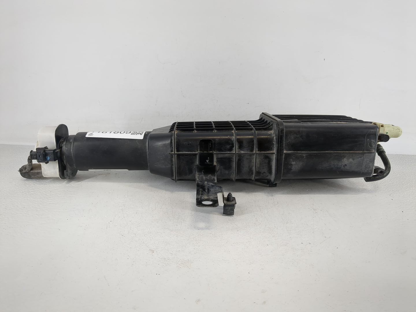 2016 Chrysler Town & Country Fuel Vapor Charcoal Canister - Oemusedautoparts1.com