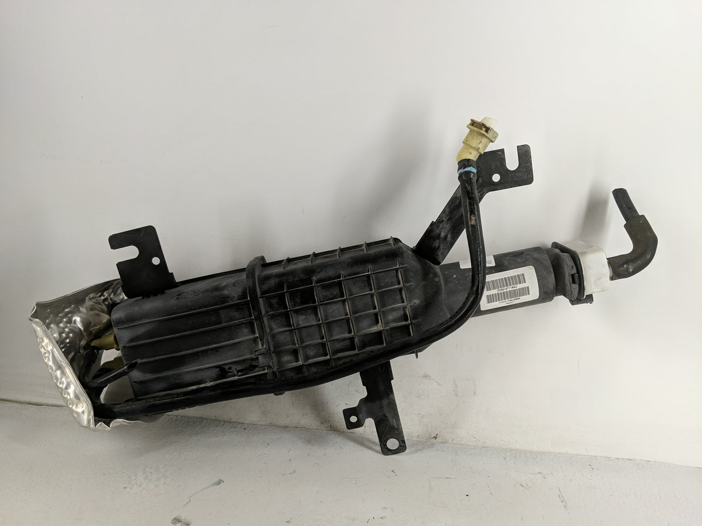 2016 Chrysler Town & Country Fuel Vapor Charcoal Canister 1188100 - Oemusedautoparts1.com