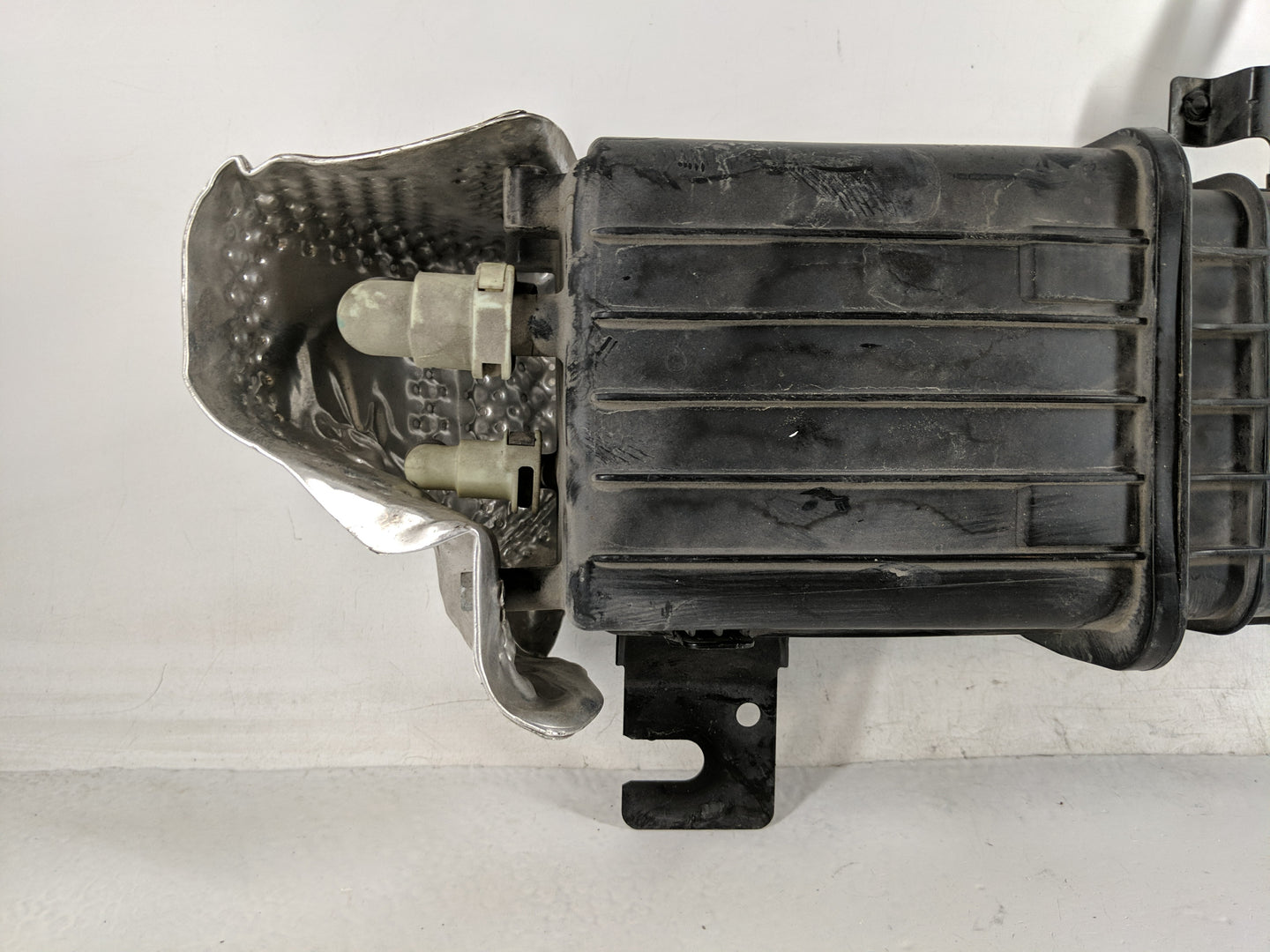 2016 Chrysler Town & Country Fuel Vapor Charcoal Canister - Oemusedautoparts1.com
