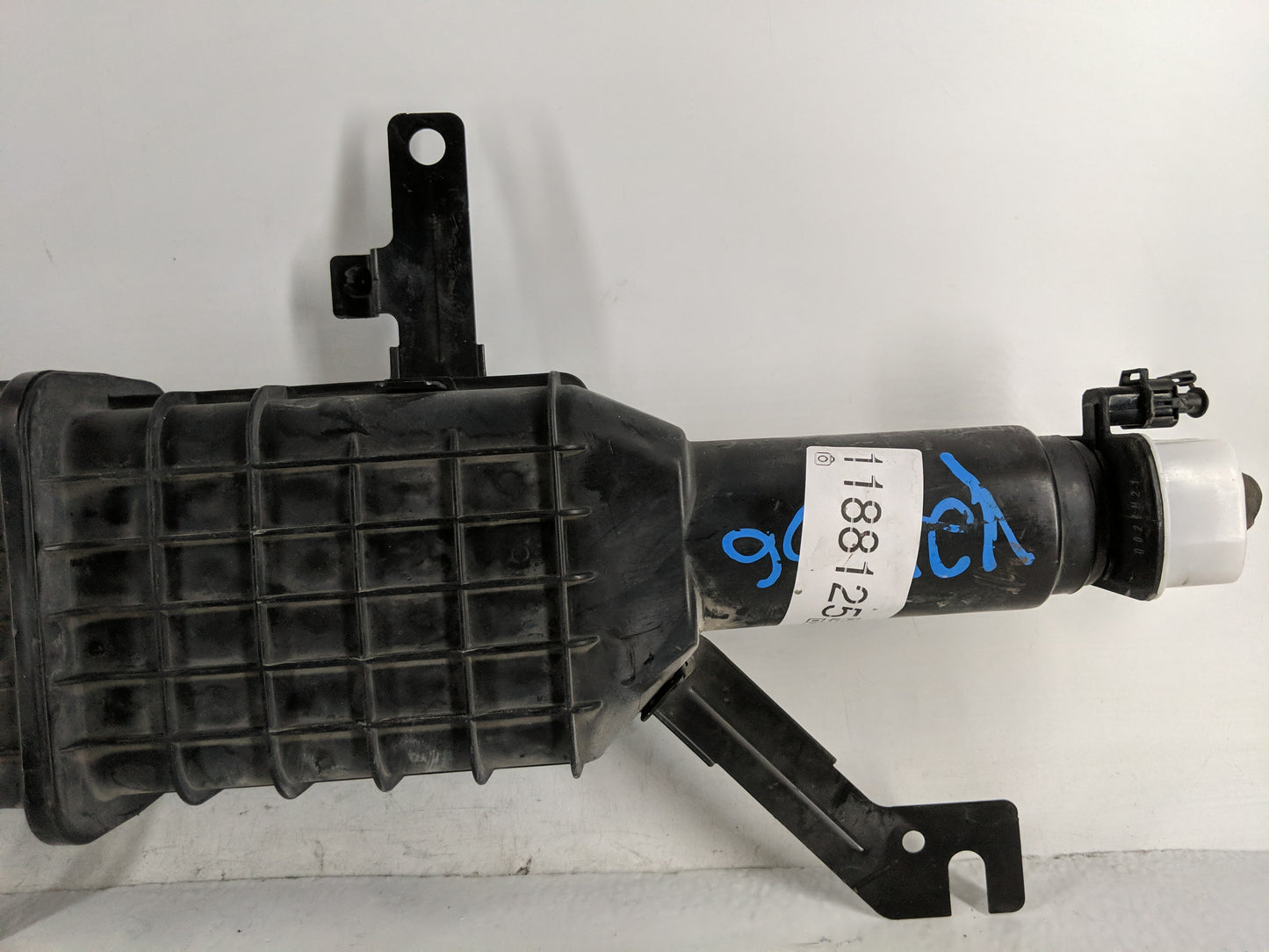 2016 Chrysler Town & Country Fuel Vapor Charcoal Canister - Oemusedautoparts1.com