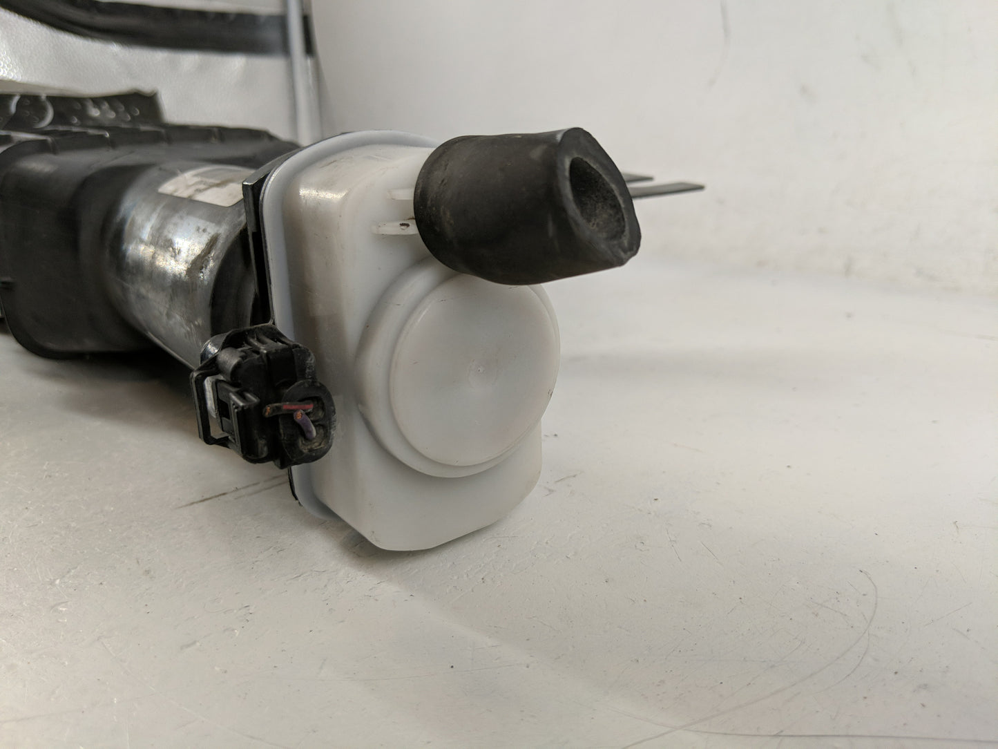 2016 Chrysler Town & Country Fuel Vapor Charcoal Canister - Oemusedautoparts1.com