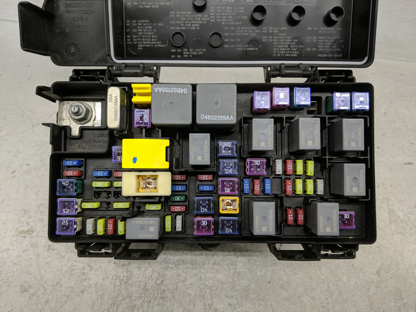 2015-2016 Chrysler Town & Country Fusebox Fuse Box Relay Module Tipm - Oemusedautoparts1.com