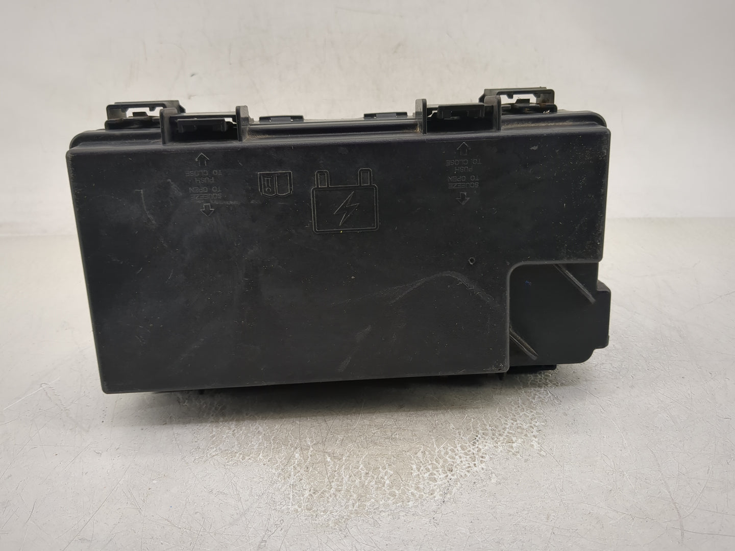 2015-2016 Chrysler Town & Country Fusebox Fuse Box Relay Module Tipm - Oemusedautoparts1.com