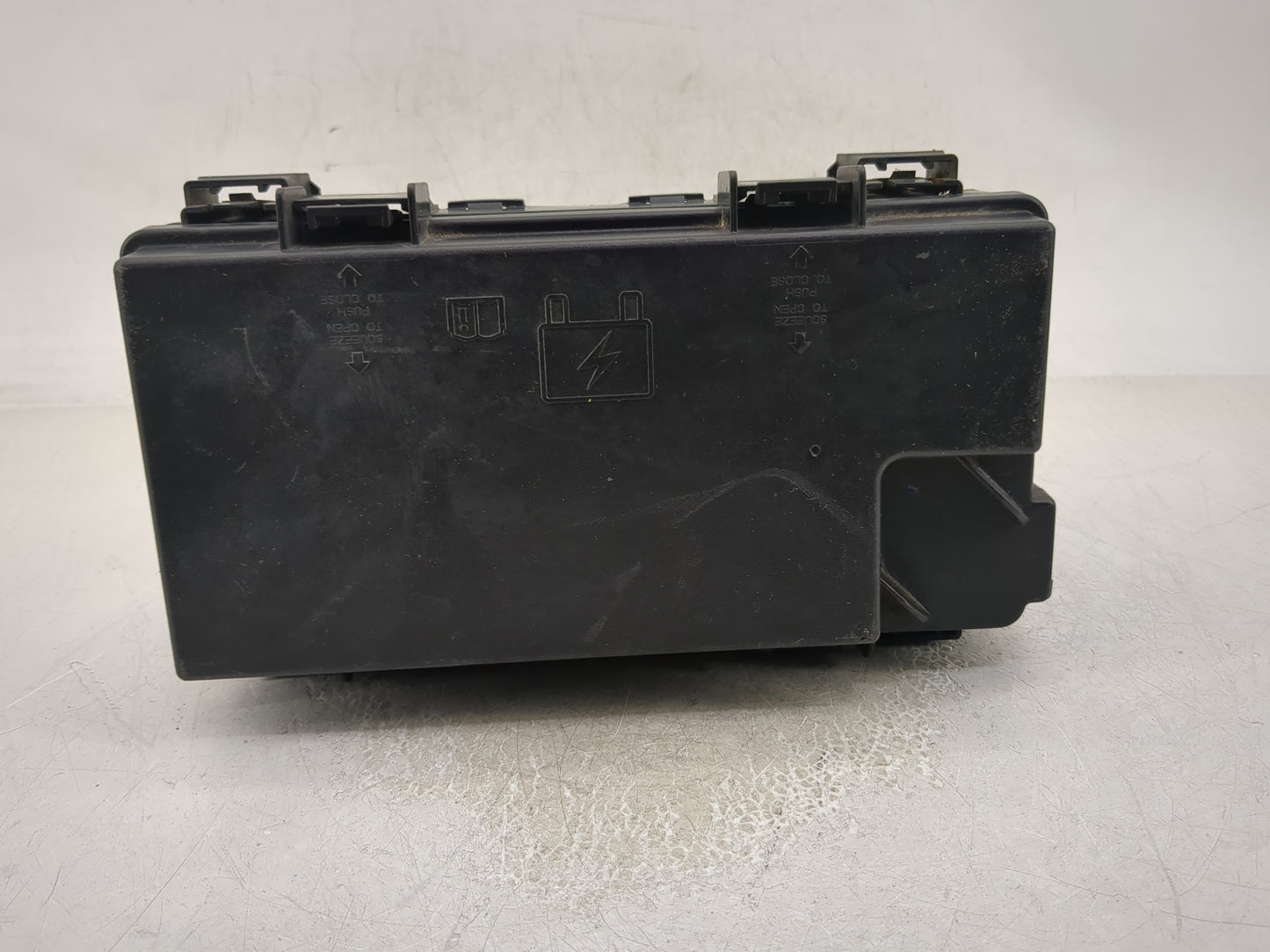2015-2016 Chrysler Town & Country Fusebox Fuse Box Relay Module Tipm - Oemusedautoparts1.com