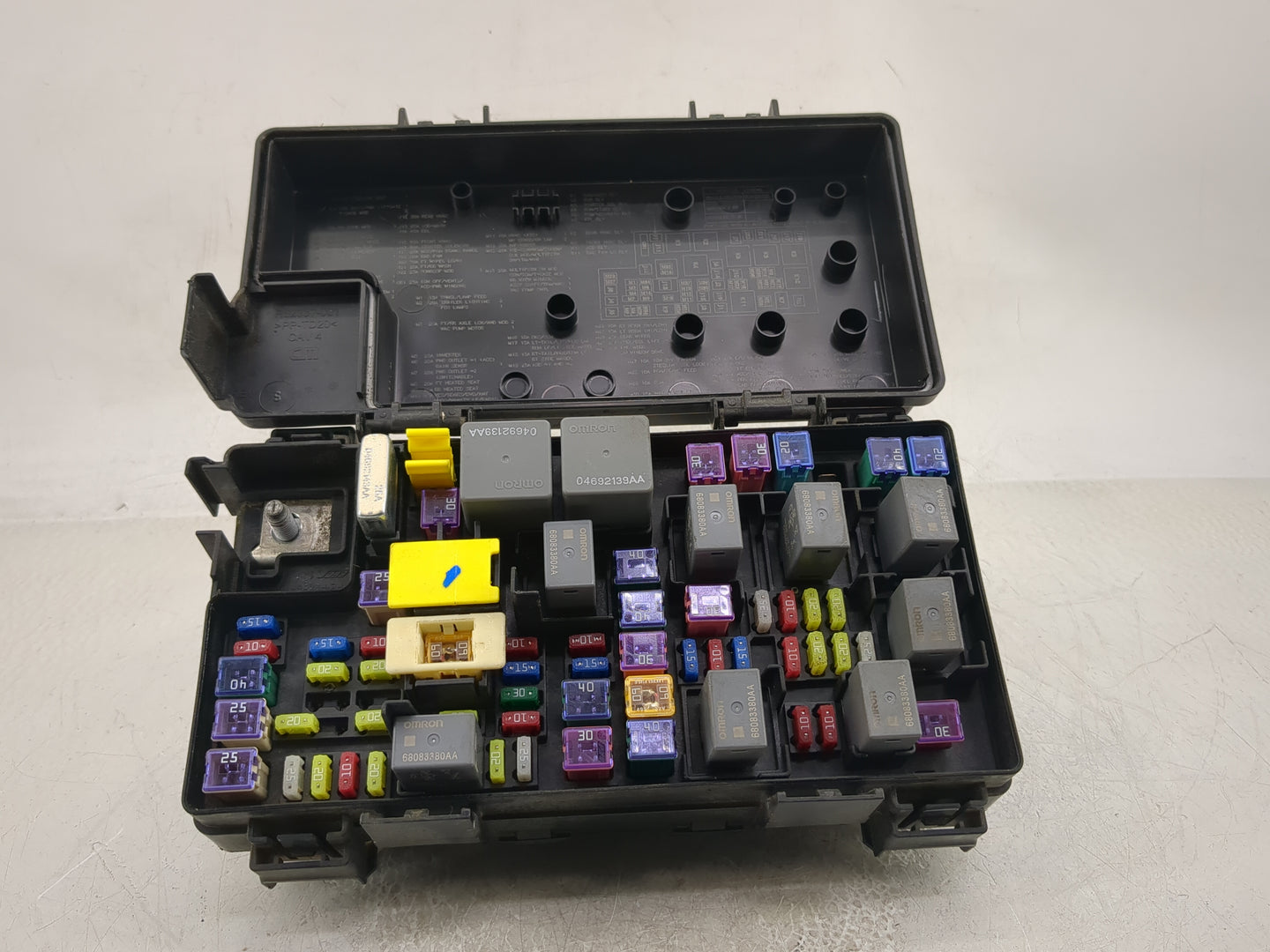 2015-2016 Chrysler Town & Country Fusebox Fuse Box Relay Module Tipm - Oemusedautoparts1.com