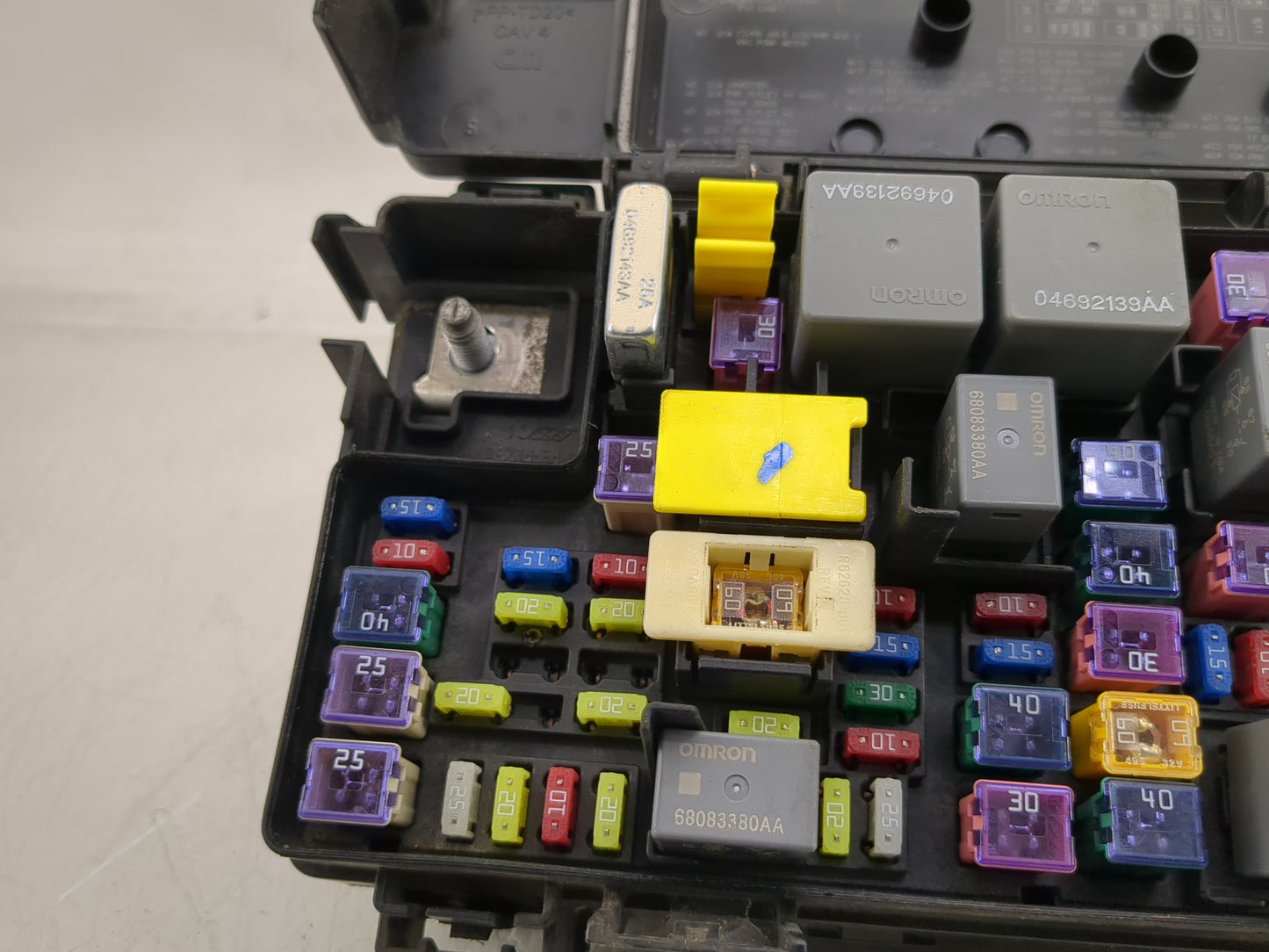 2015-2016 Chrysler Town & Country Fusebox Fuse Box Relay Module Tipm - Oemusedautoparts1.com