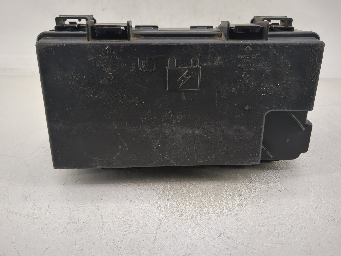 2015-2016 Chrysler Town & Country Fusebox Fuse Box Relay Module Tipm - Oemusedautoparts1.com