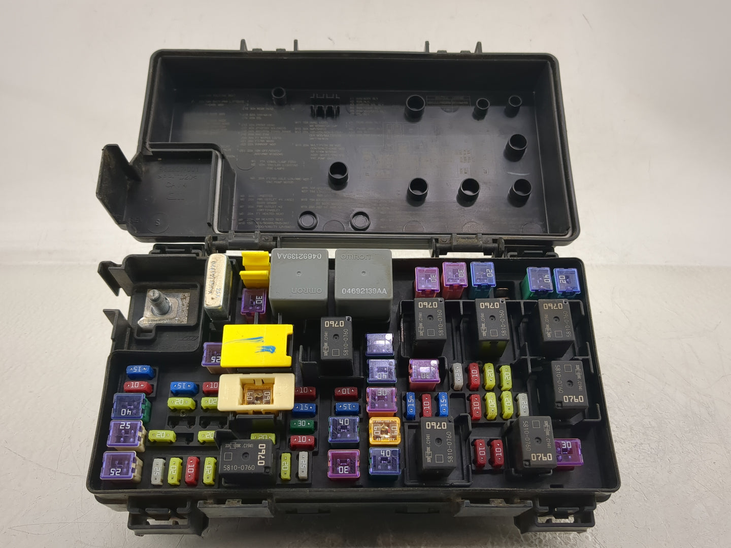 2015-2016 Chrysler Town & Country Fusebox Fuse Box Relay Module Tipm - Oemusedautoparts1.com