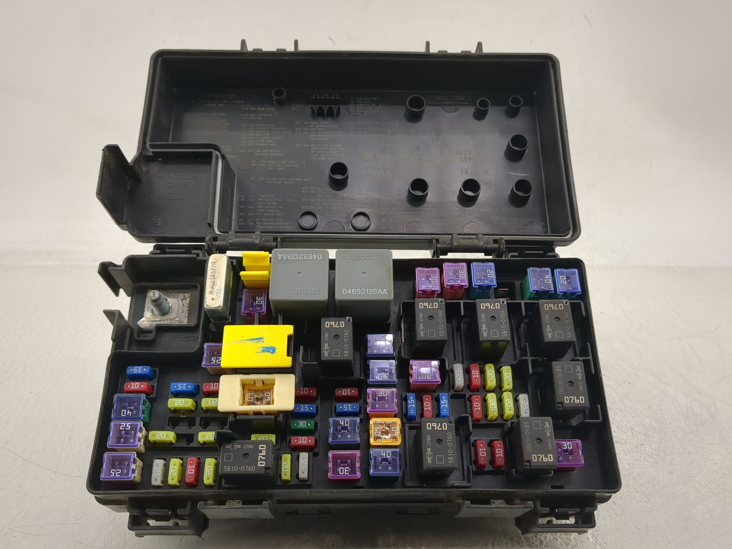 2015-2016 Chrysler Town & Country Fusebox Fuse Box Relay Module Tipm - Oemusedautoparts1.com
