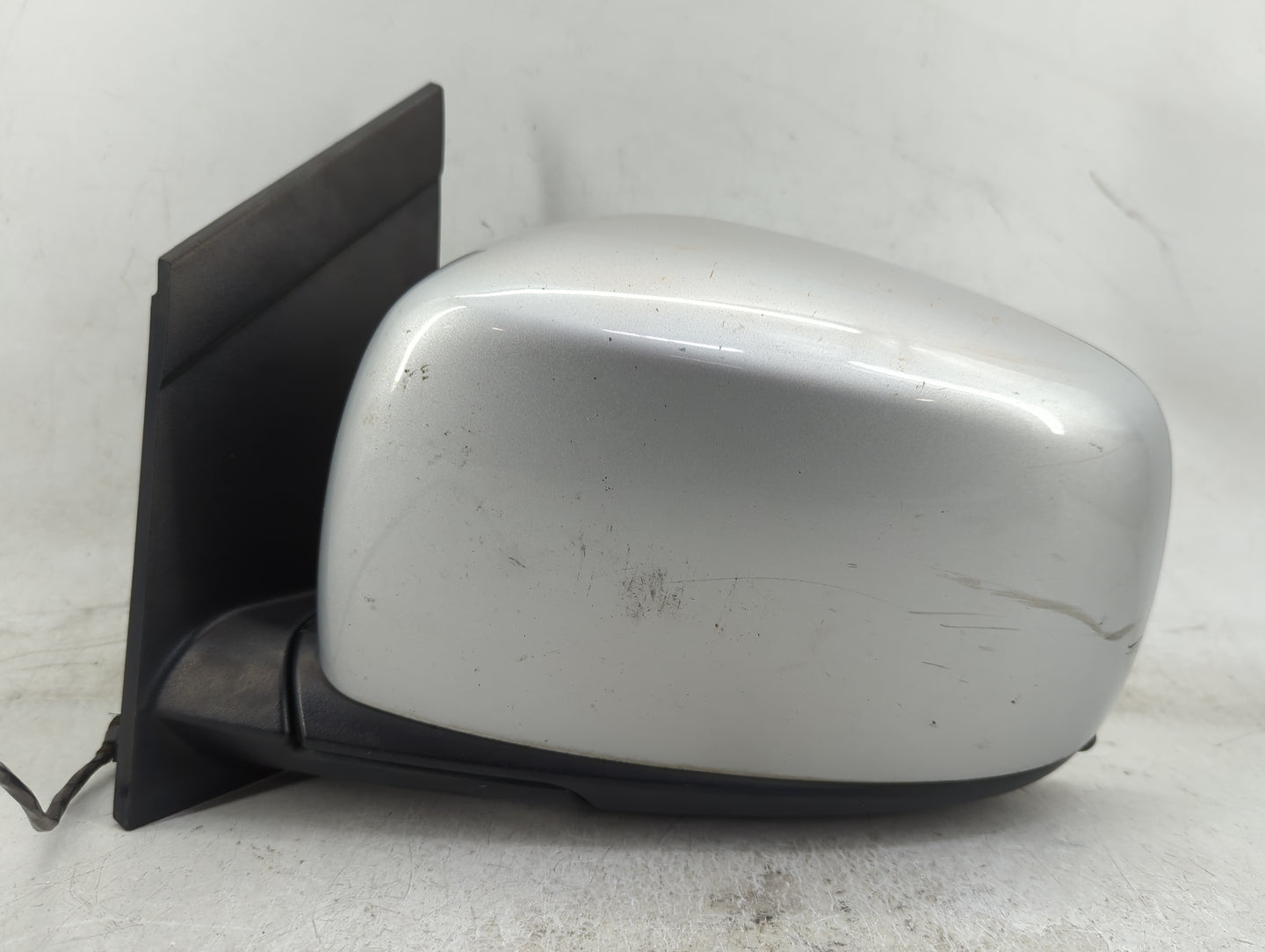 2011-2016 Chrysler Town & Country Driver Side View Mirror - Left Door Mirror OEM Used - Oemusedautoparts1.com