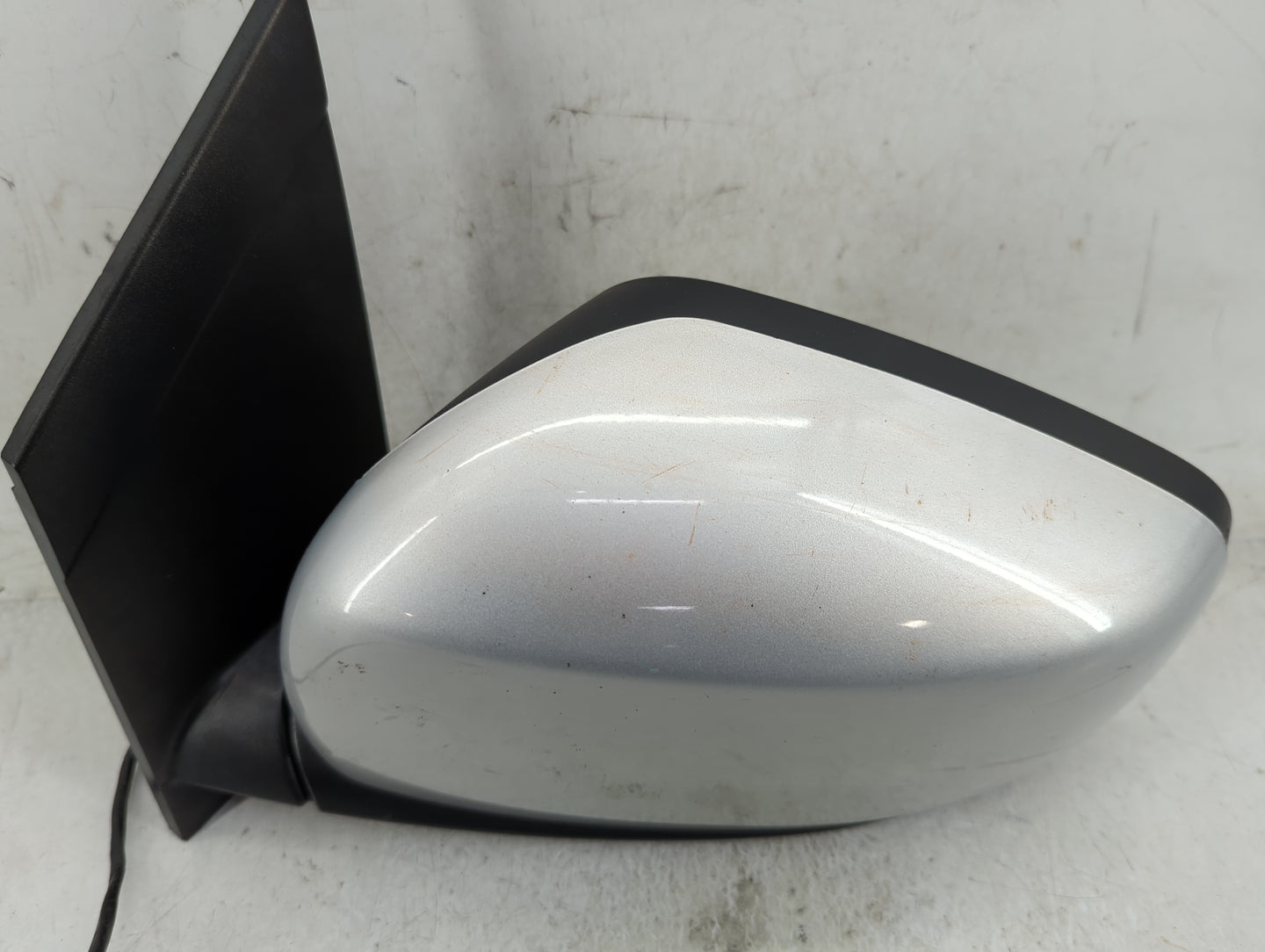 2011-2016 Chrysler Town & Country Driver Side View Mirror - Left Door Mirror OEM Used - Oemusedautoparts1.com