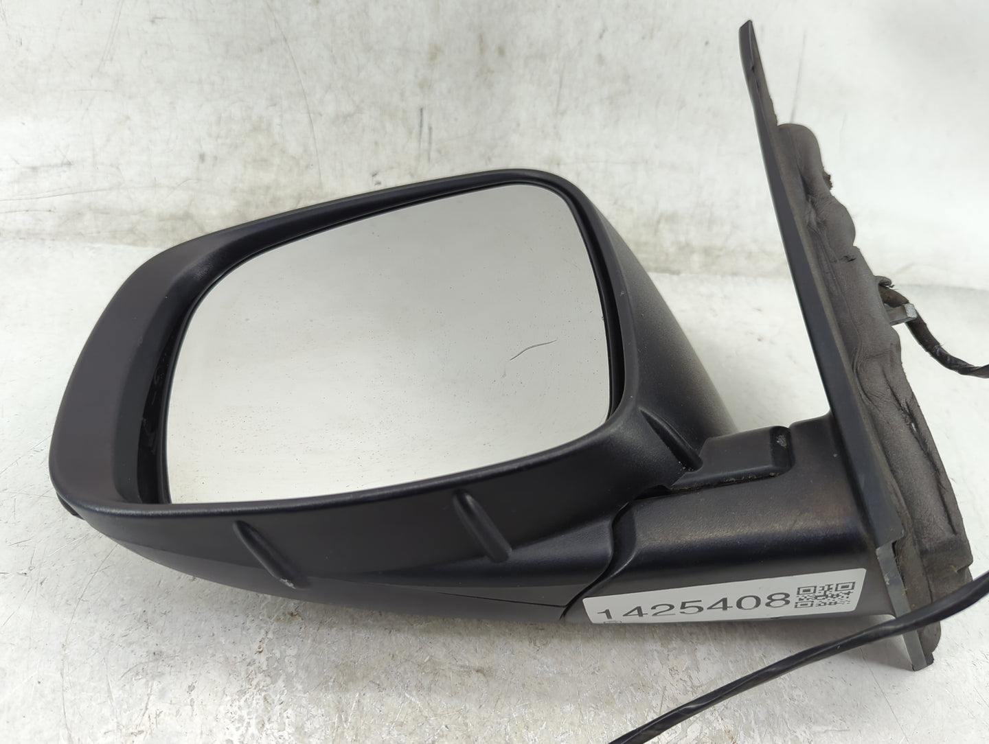 2011-2016 Chrysler Town & Country Driver Side View Mirror - Left Door Mirror OEM Used - Oemusedautoparts1.com