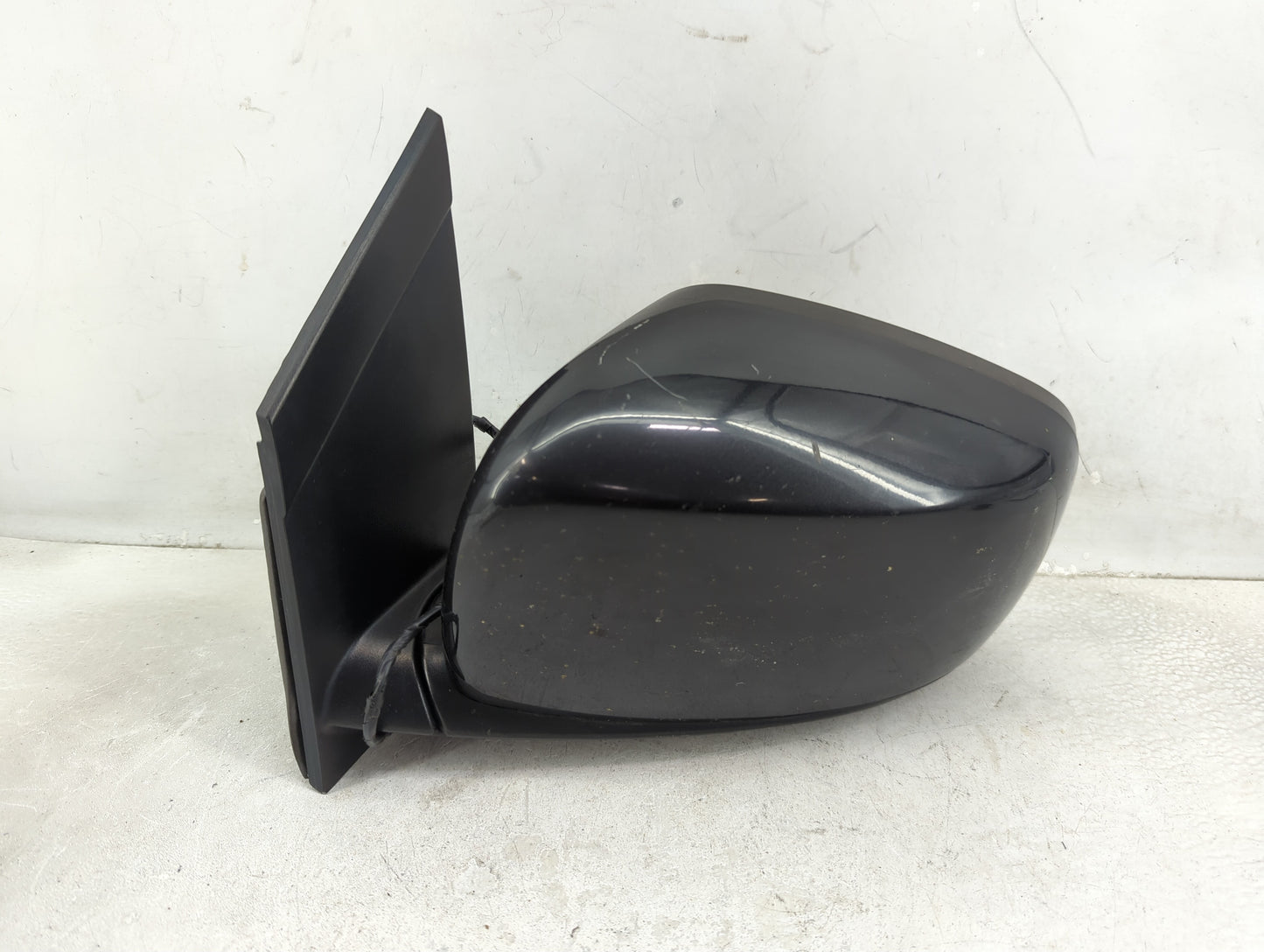 2011-2016 Chrysler Town & Country Driver Side View Mirror - Left Door Mirror OEM Used - Oemusedautoparts1.com