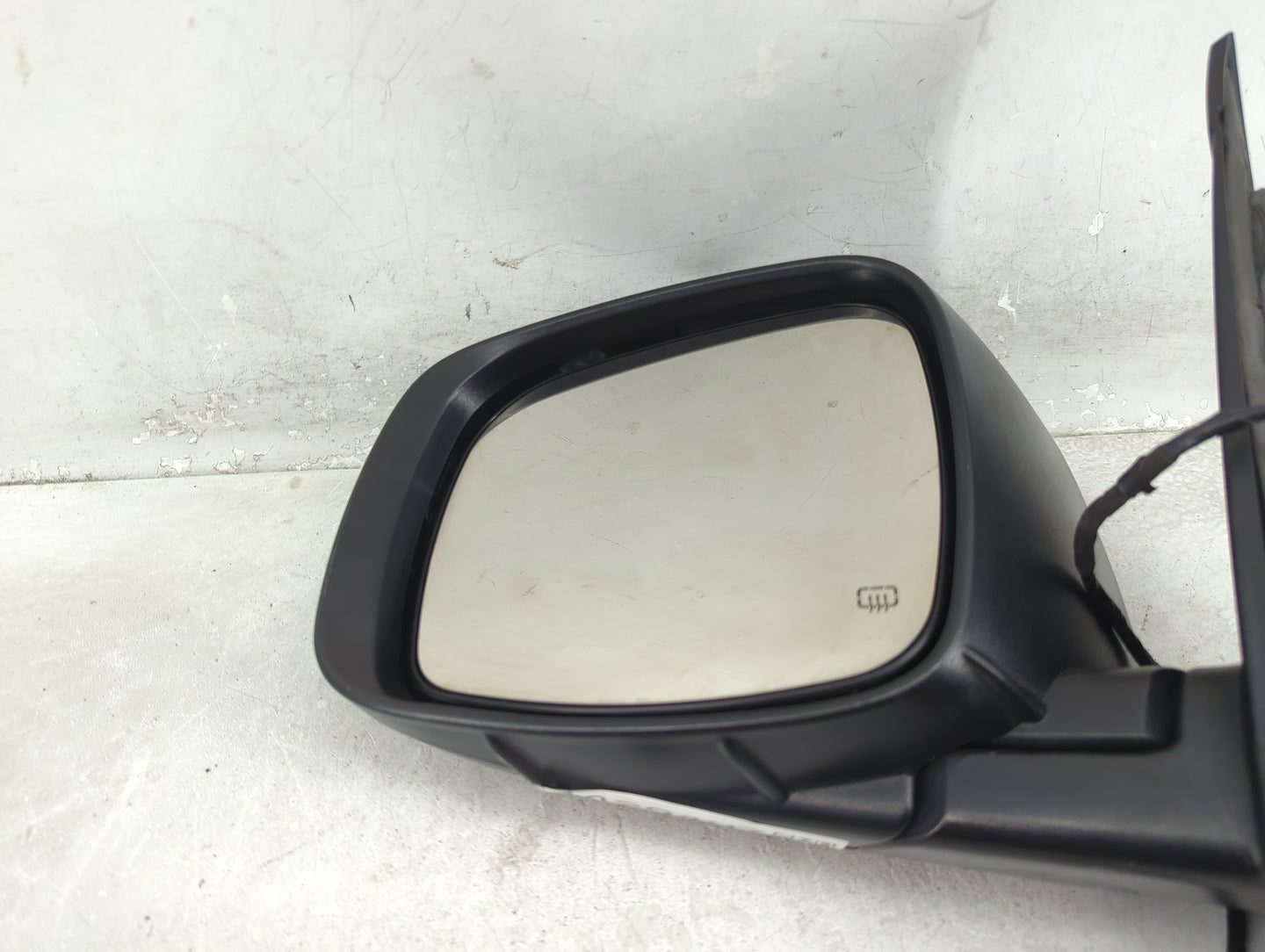 2011-2016 Chrysler Town & Country Driver Side View Mirror - Left Door Mirror OEM Used - Oemusedautoparts1.com