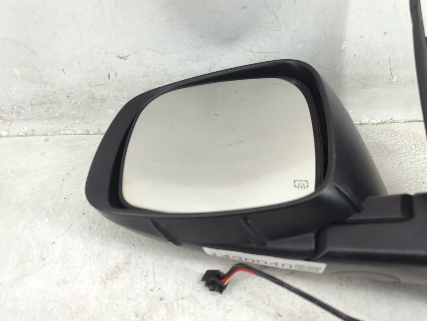 2011-2016 Chrysler Town & Country Driver Side View Mirror - Left Door Mirror OEM Used - Oemusedautoparts1.com
