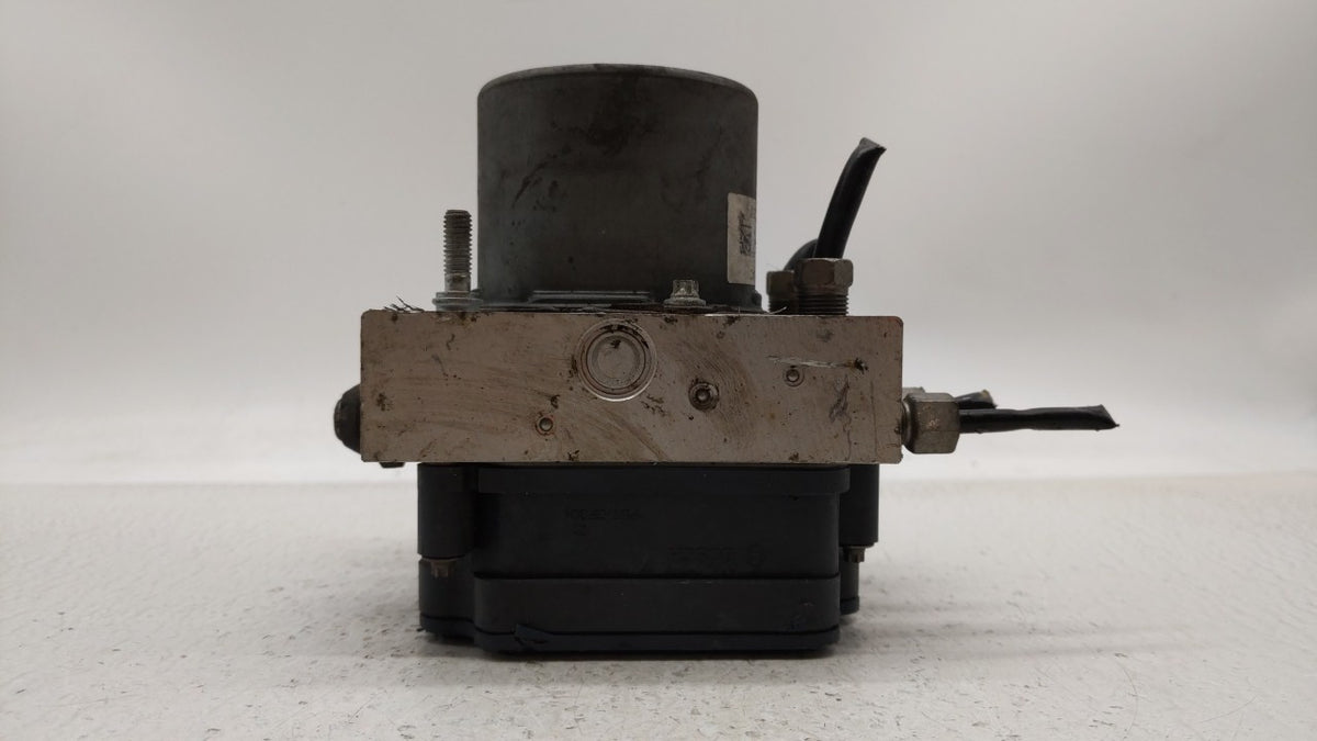 2014 Chrysler Town & Country Anti-Lock Brake ABS Pump Module Actuator OEM P/N:P68183803AC Fits OEM Used Auto Parts - Oemused