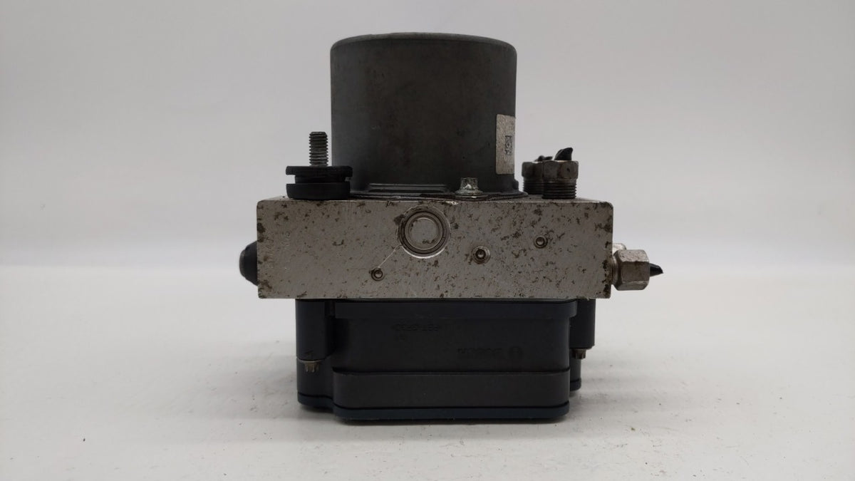 2014 Chrysler Town & Country Anti-Lock Brake ABS Pump Module Actuator OEM P/N:P68183803AC Fits OEM Used Auto Parts - Oemused
