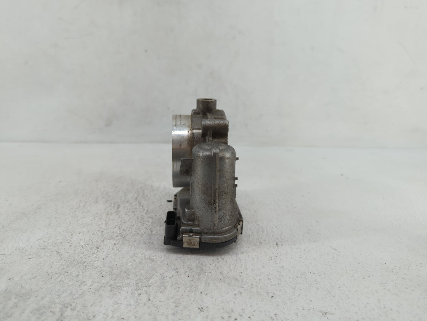 2011-2016 Chrysler Town & Country Throttle Body P/N:05184349AC Fits OEM Used Auto Parts - Oemusedautoparts1.com