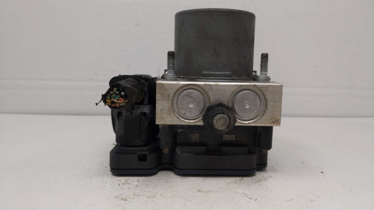 2014 Chrysler Town & Country Anti-Lock Brake ABS Pump Module Actuator OEM P/N:P68183803AC Fits OEM Used Auto Parts - Oemused