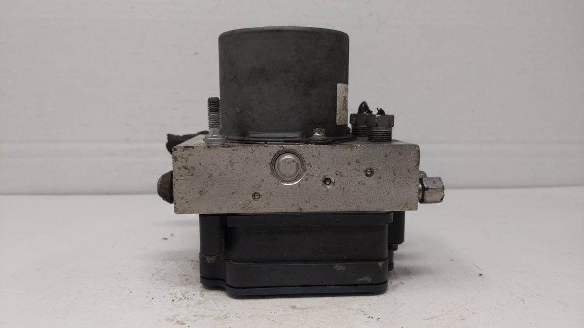 2014 Chrysler Town & Country Anti-Lock Brake ABS Pump Module Actuator OEM P/N:P68183803AC Fits OEM Used Auto Parts - Oemused