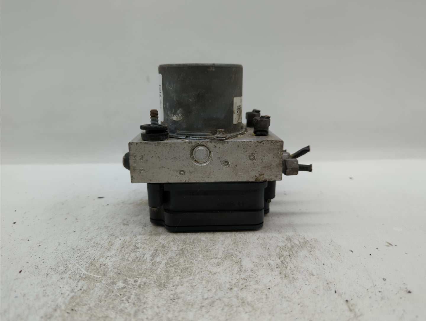 2014 Chrysler Town & Country ABS Pump Control Module Replacement P/N:P68183803AC Fits OEM Used Auto Parts - Oemusedautoparts