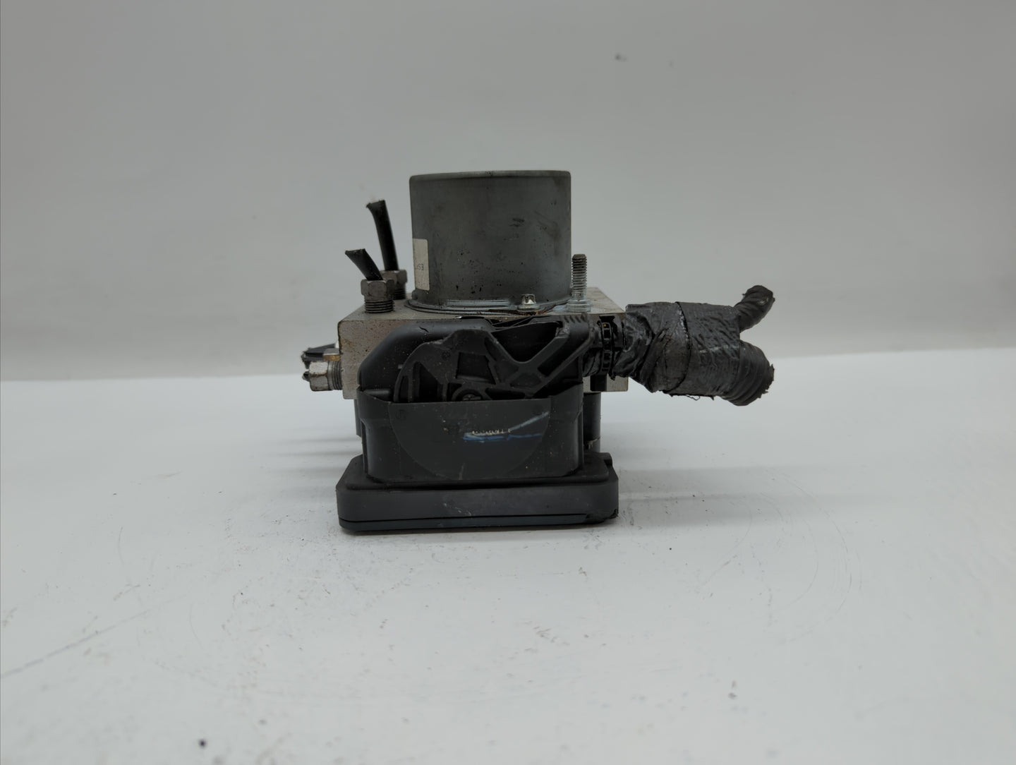 2014 Chrysler Town & Country ABS Pump Control Module Replacement P/N:P68183803AC Fits OEM Used Auto Parts - Oemusedautoparts