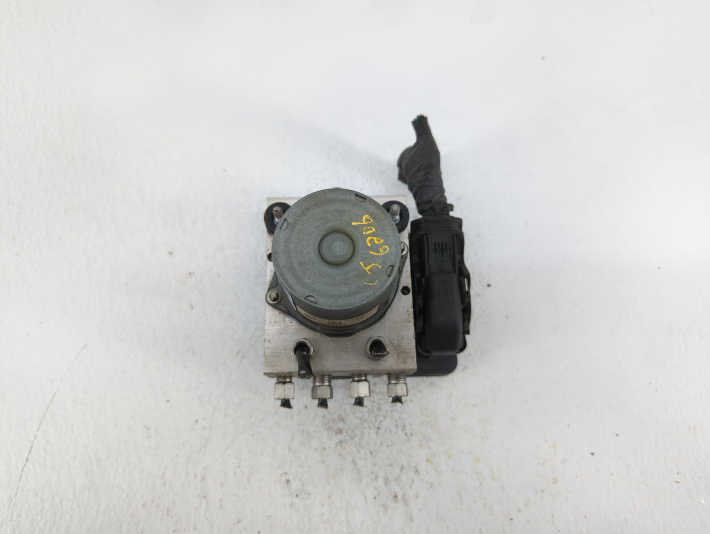 2014 Chrysler Town & Country ABS Pump Control Module Replacement P/N:68183803AC P68183803AC Fits OEM Used Auto Parts - Oemus