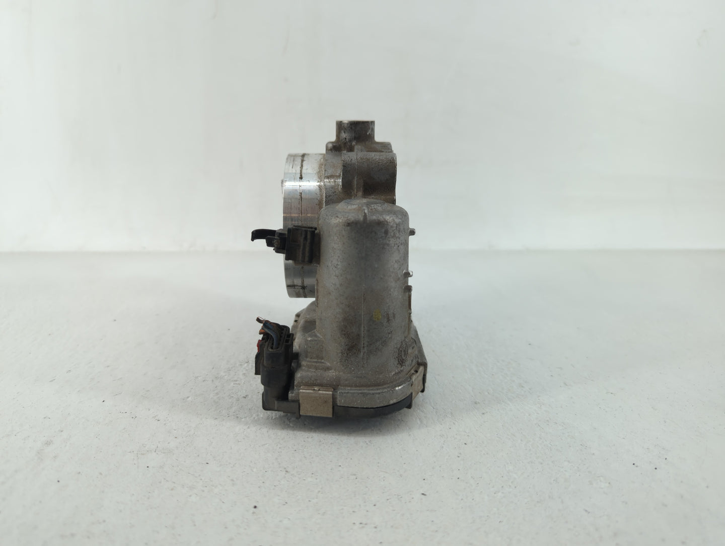 2011-2016 Chrysler Town & Country Throttle Body P/N:05184349AE 05184349AC Fits OEM Used Auto Parts - Oemusedautoparts1.com
