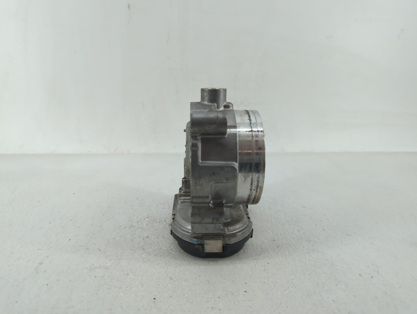 2011-2016 Chrysler Town & Country Throttle Body P/N:05184349AE 05184349AC Fits OEM Used Auto Parts - Oemusedautoparts1.com