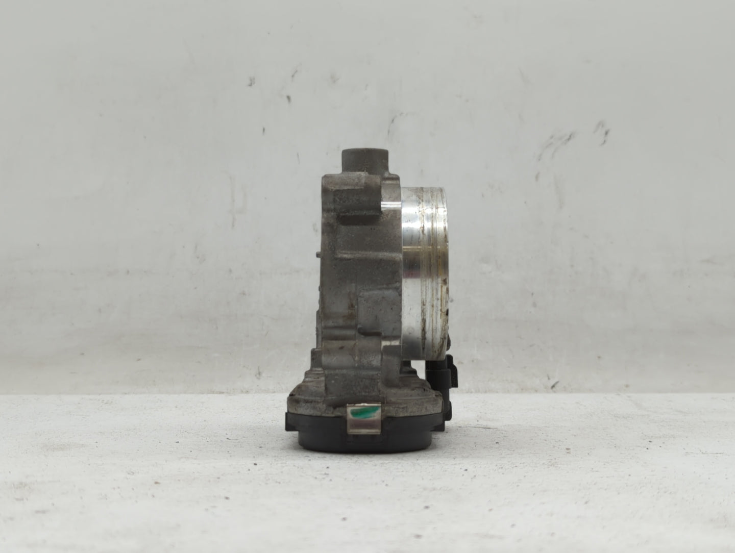 2011-2016 Chrysler Town & Country Throttle Body P/N:05184349AE 05184349AC Fits OEM Used Auto Parts - Oemusedautoparts1.com