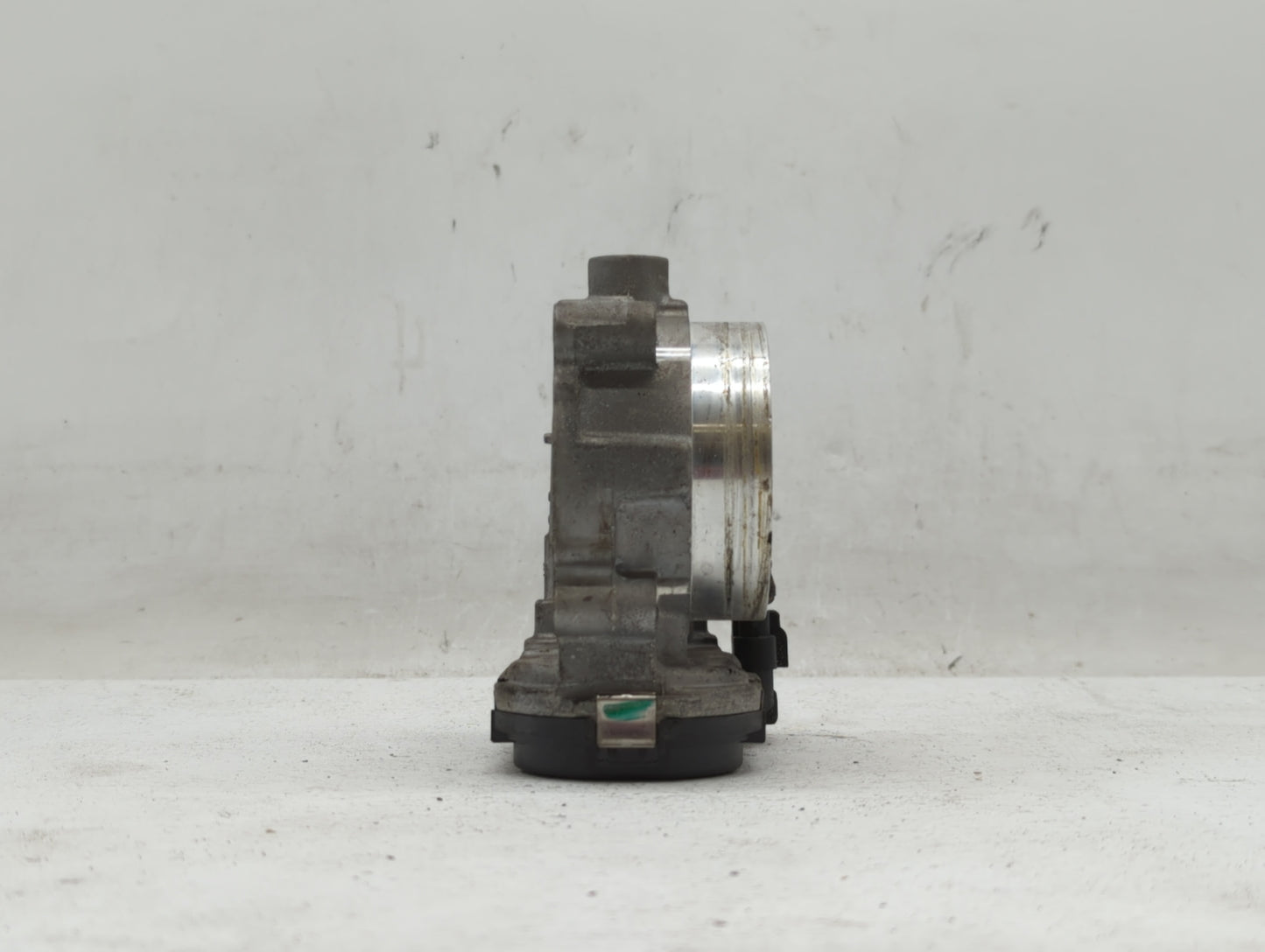 2011-2016 Chrysler Town & Country Throttle Body P/N:05184349AE 05184349AC Fits OEM Used Auto Parts - Oemusedautoparts1.com