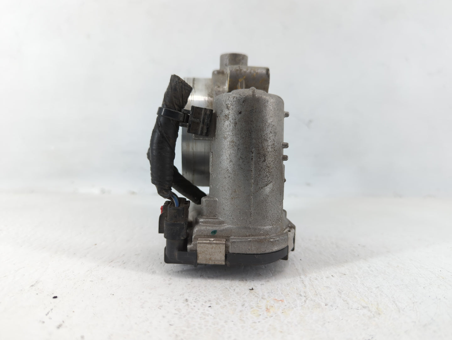 2011-2016 Chrysler Town & Country Throttle Body P/N:05184349AC Fits OEM Used Auto Parts - Oemusedautoparts1.com