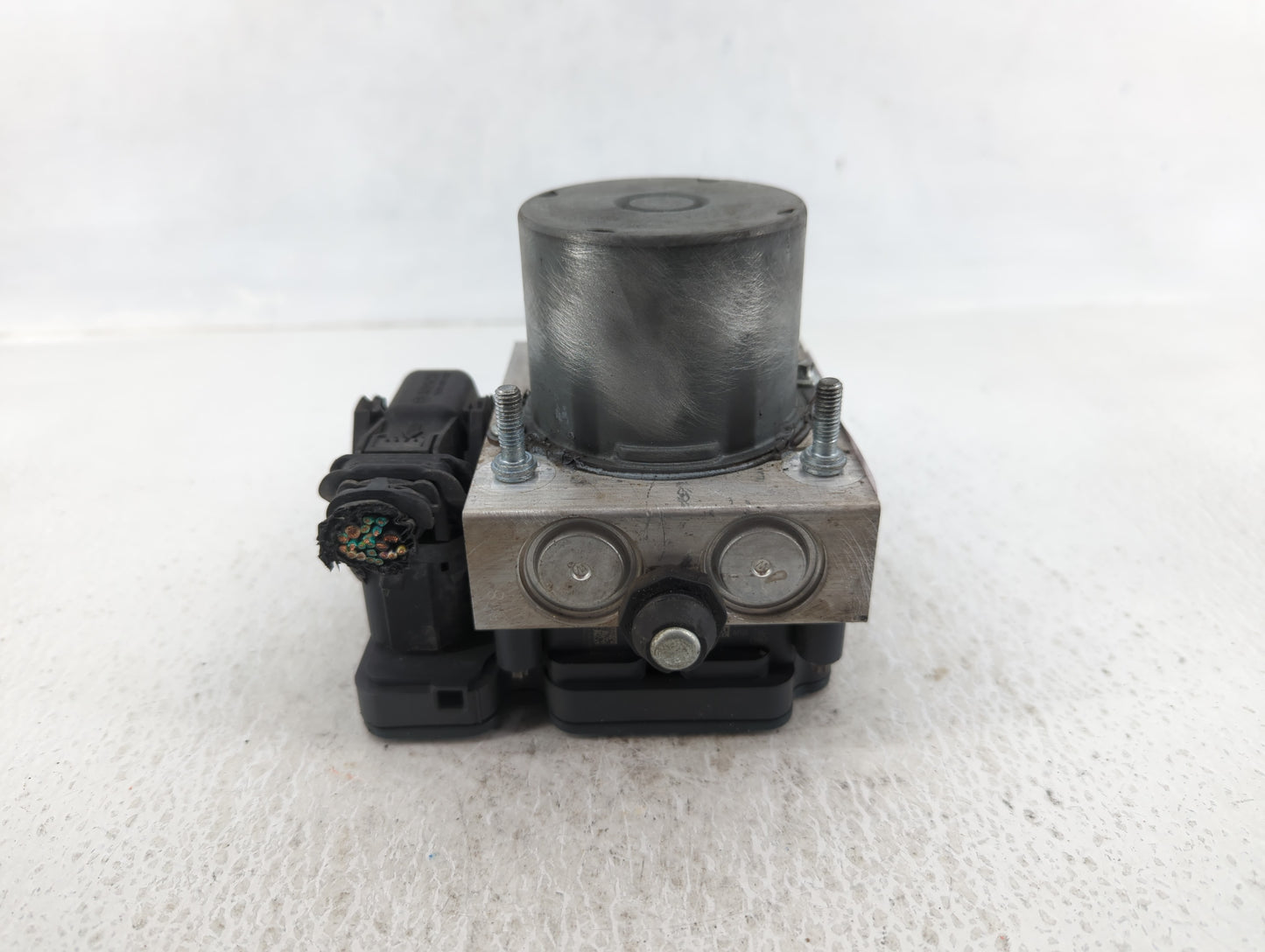 2014 Chrysler Town & Country ABS Pump Control Module Replacement P/N:P68183803AC Fits OEM Used Auto Parts - Oemusedautoparts