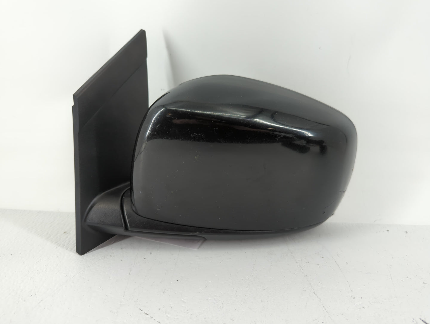 2011 Chrysler Town & Country Driver Left Side View Manual Door Mirror - Oemusedautoparts1.com