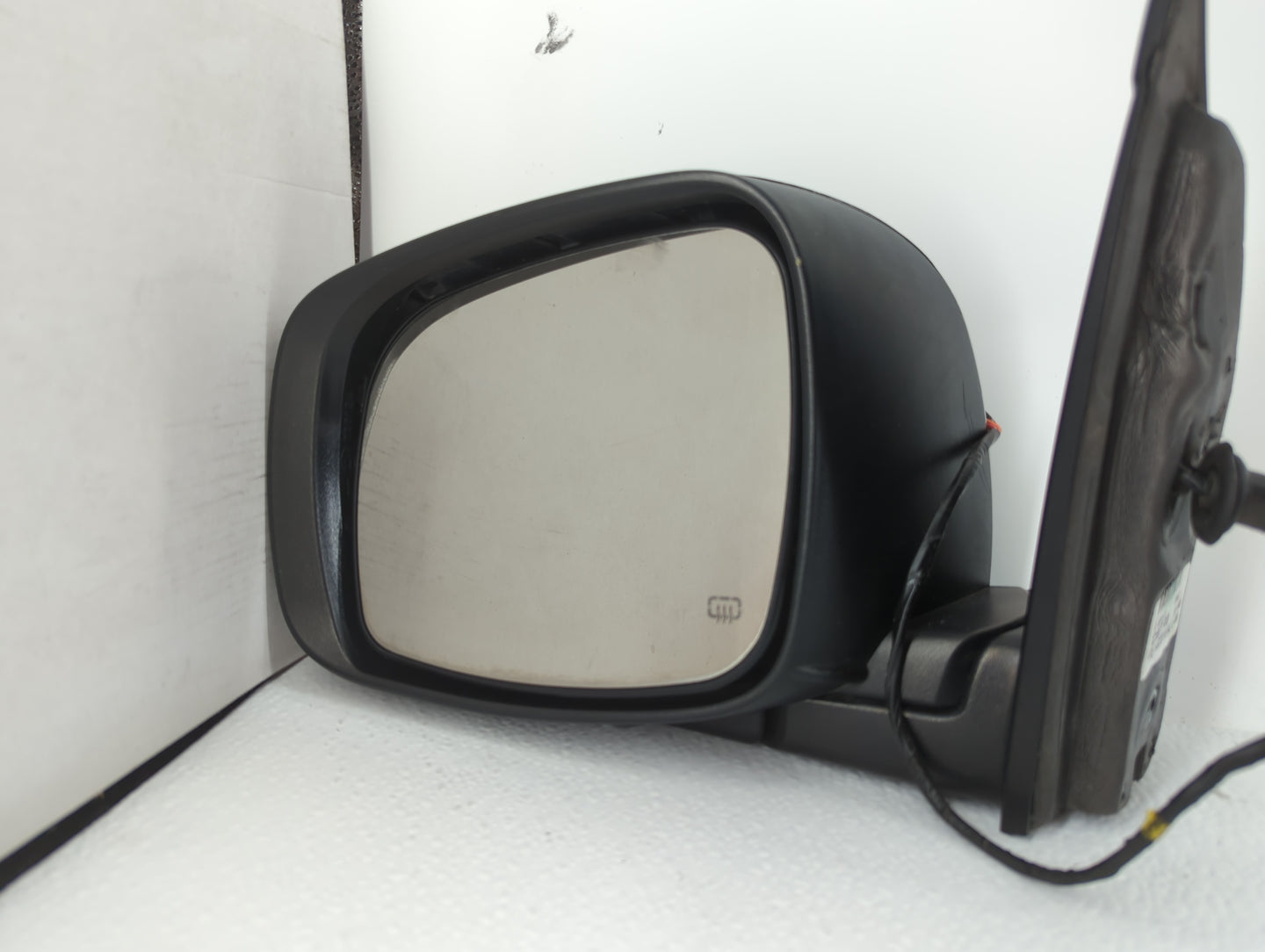 2011 Chrysler Town & Country Driver Left Side View Manual Door Mirror - Oemusedautoparts1.com