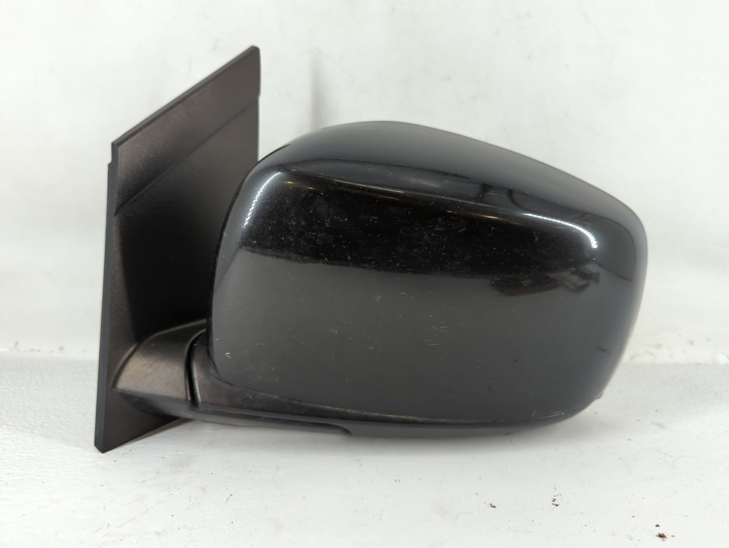 2011-2016 Chrysler Town & Country Driver Side View Mirror - Left Door Mirror OEM Used - Oemusedautoparts1.com