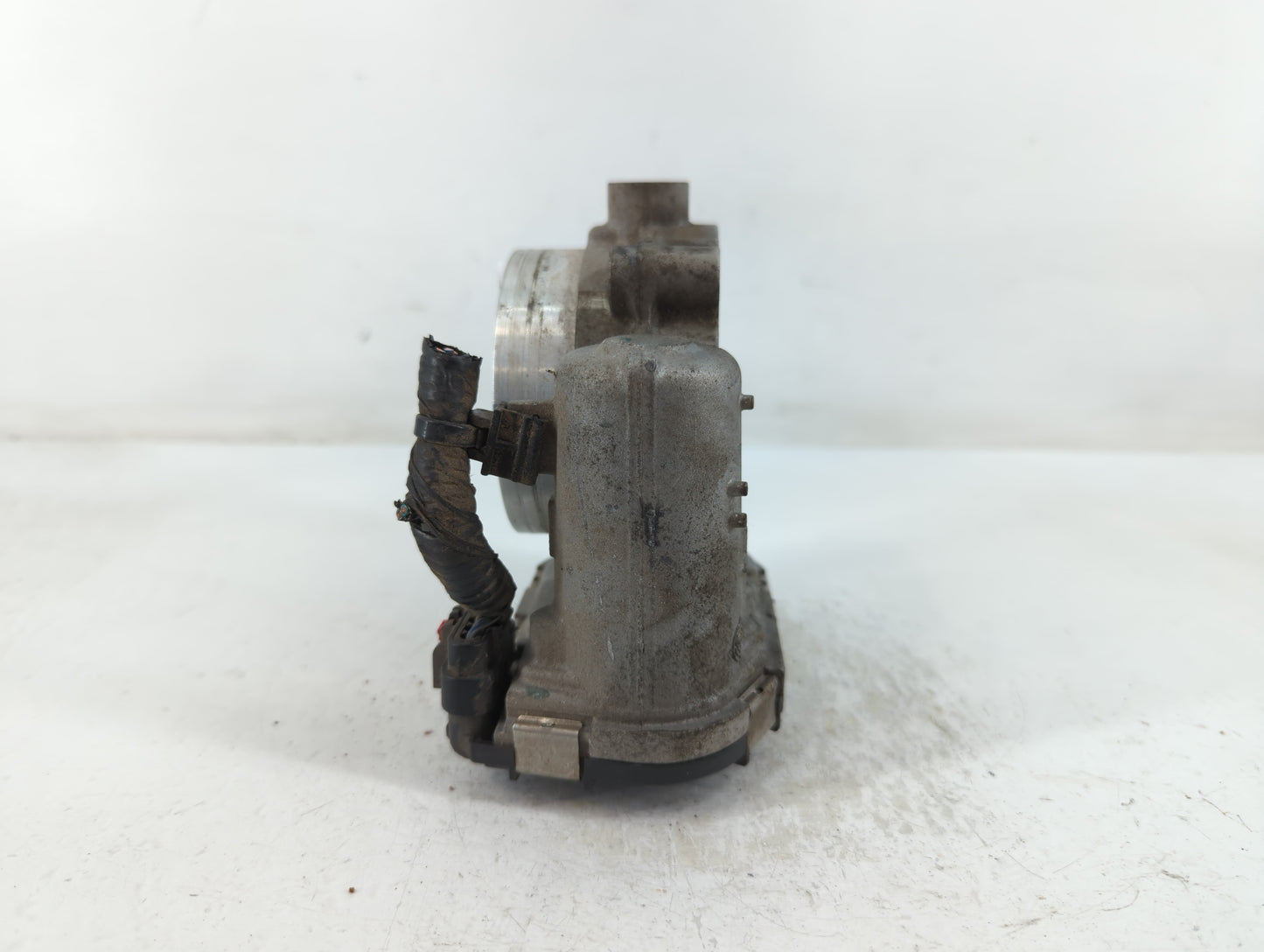 2011-2016 Chrysler Town & Country Throttle Body P/N:0 280 750 570 05184349AC Fits OEM Used Auto Parts - Oemusedautoparts1.co