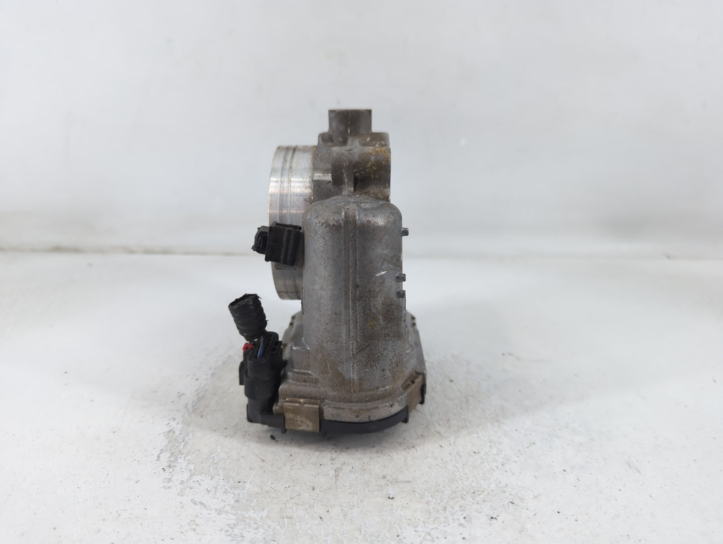 2011-2016 Chrysler Town & Country Throttle Body P/N:0 280 750 570 05184349AC Fits OEM Used Auto Parts - Oemusedautoparts1.co