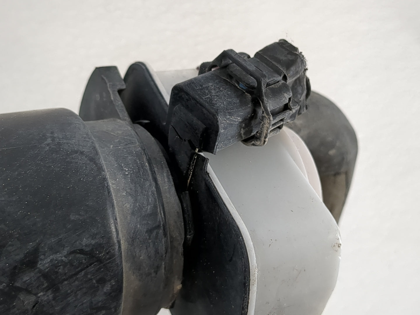 2016 Dodge Caravan Fuel Vapor Charcoal Canister 1120692 - Oemusedautoparts1.com